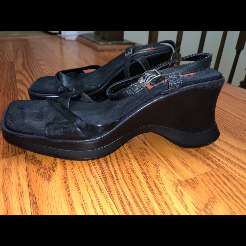 Sandal - Picture 2 of 3